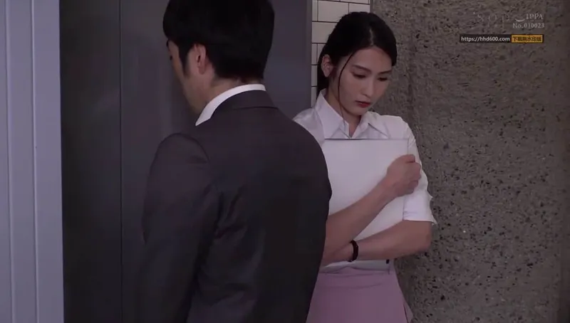 Em thư ký lầm than bị sếp bắt vào nhà nghỉ phục vụ đối tác